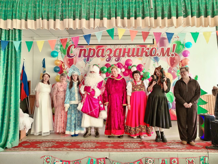 Новогодний утренник в начальной школе.
