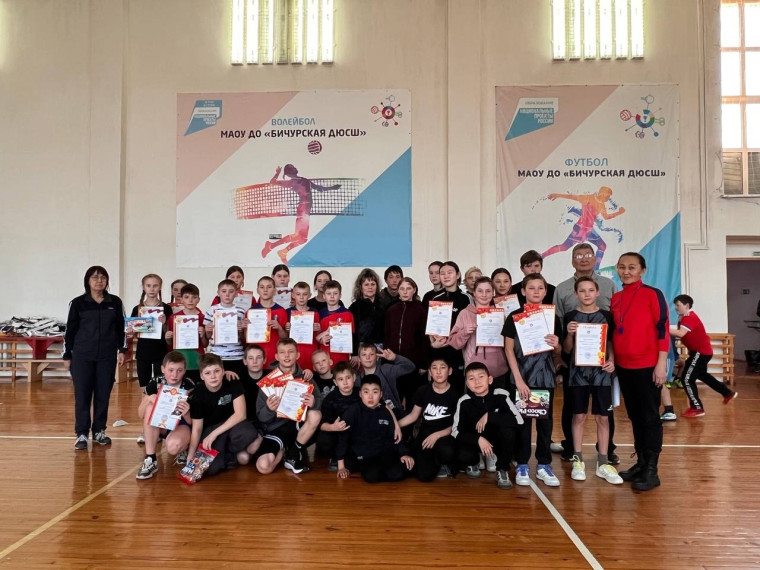 Соревнования по пионерболу.